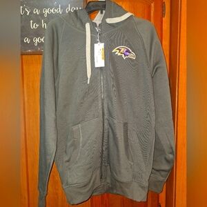 Antigua Baltimore Ravens Gray Mens Hoodie with Team Logo In A Size Medium. NWT